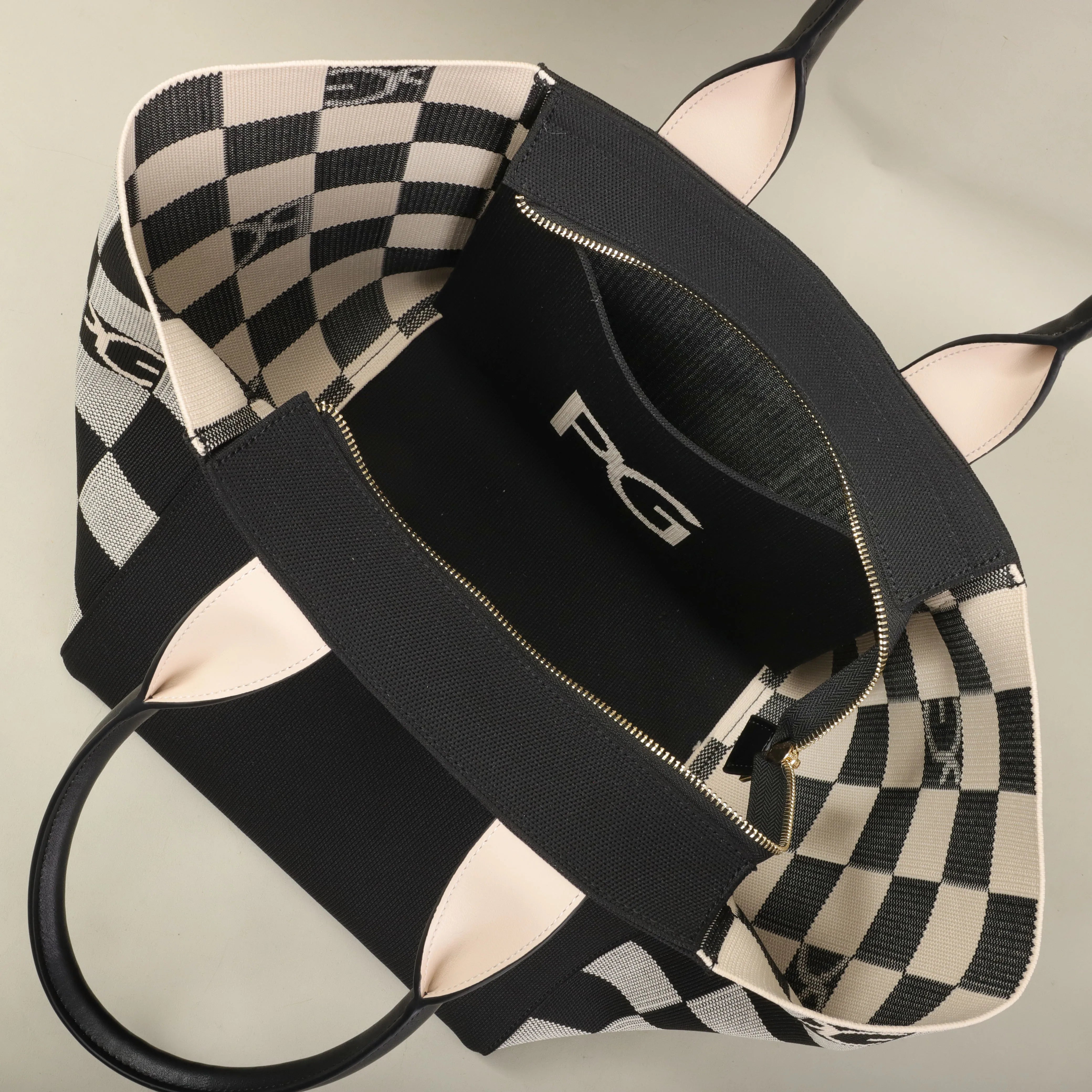 Sac Fourre-tout Noir Motif Damier Élégant